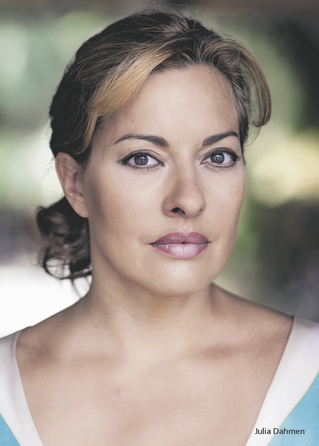 Autogrammkarte Julia Dahmen, Hochglanz